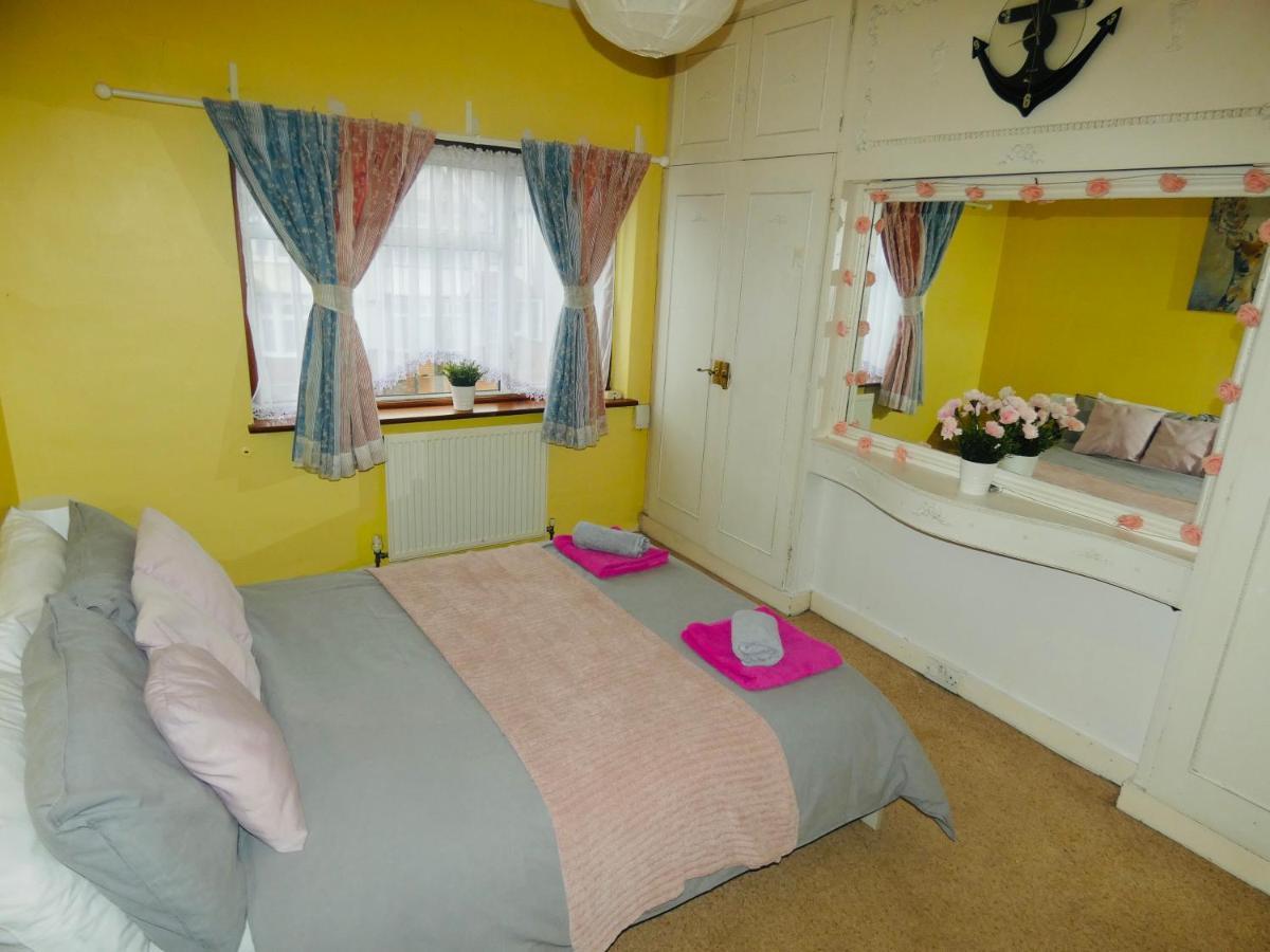 Spacious 3 Bed House With Parking & Good Transport South Norwood Buitenkant foto